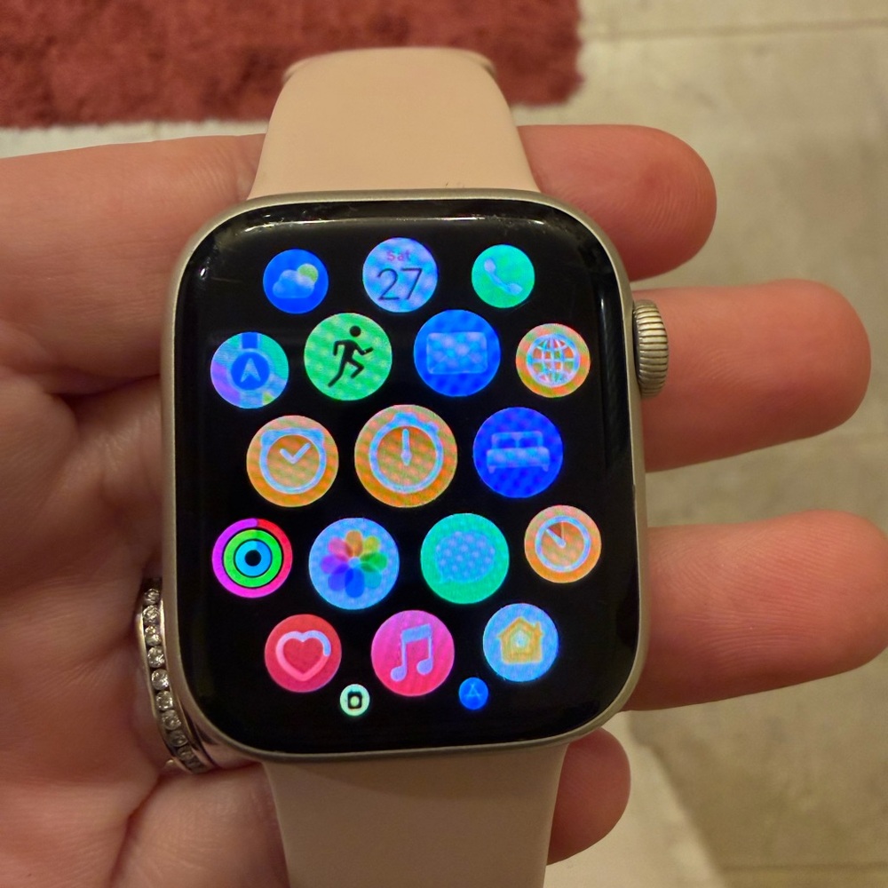 Apple Watch Series 7 starlight